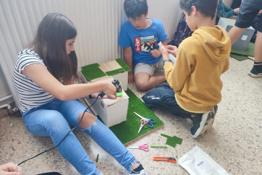 6º de Primaria: Revolucionando la vivienda: ¡Maquetas de casas domóticas y sostenibles construidas desde cero!