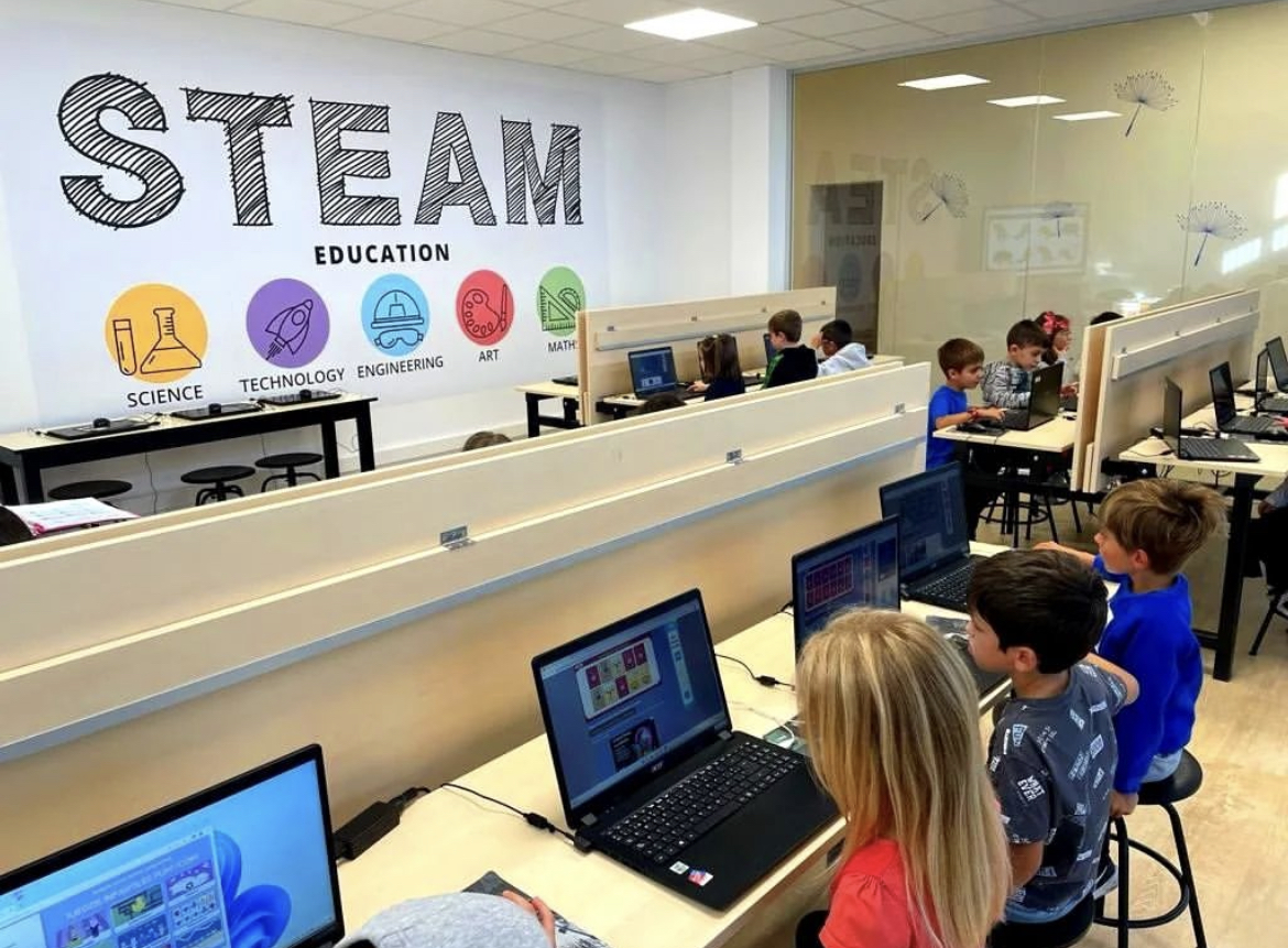 Ezagutu STEAM Hezkuntza baten Boterea: Gure Seme-alabak Etorkizunerako Prestatzen