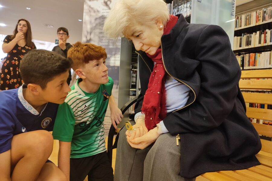 ¡Descubriendo el arte y reflexionando sobre la soledad en la Biblioteca de Muzkiz!