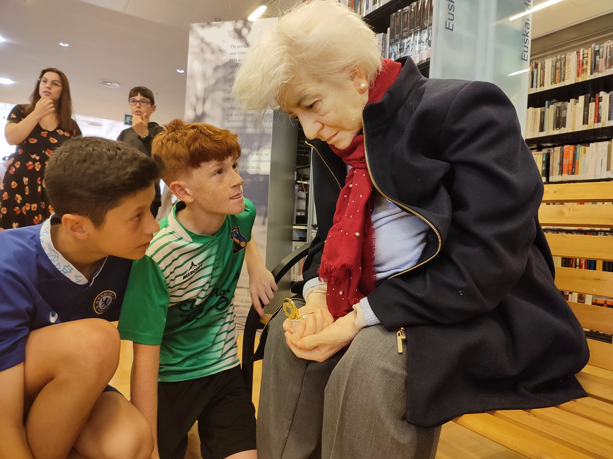 ¡Descubriendo el arte y reflexionando sobre la soledad en la Biblioteca de Muzkiz!