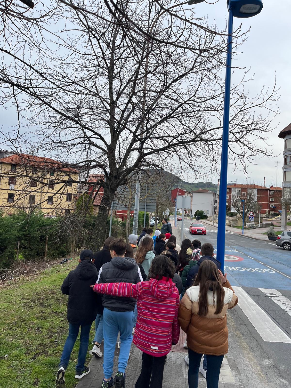 Comprometidos con el ODS 12: Analizando y Mejorando Nuestro Pueblo  ♻️